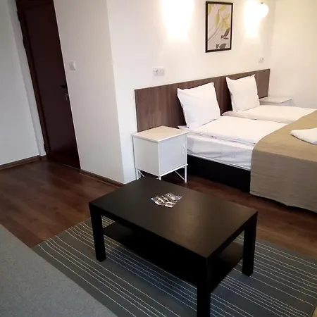 White House 3*
